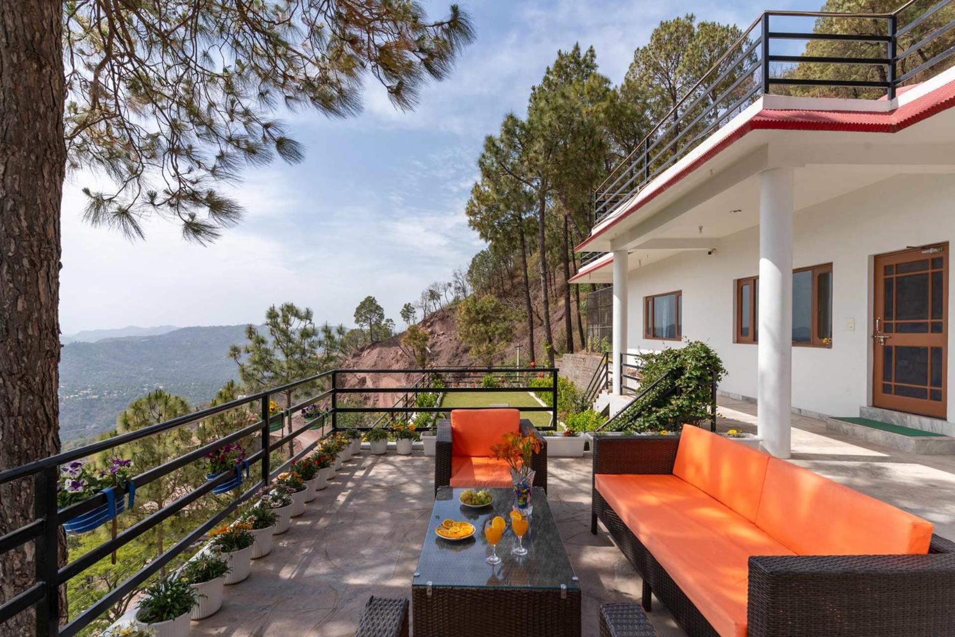 Villa Woodside Meadows By Veo - Part Of Stayvista Kasauli Bagian luar foto